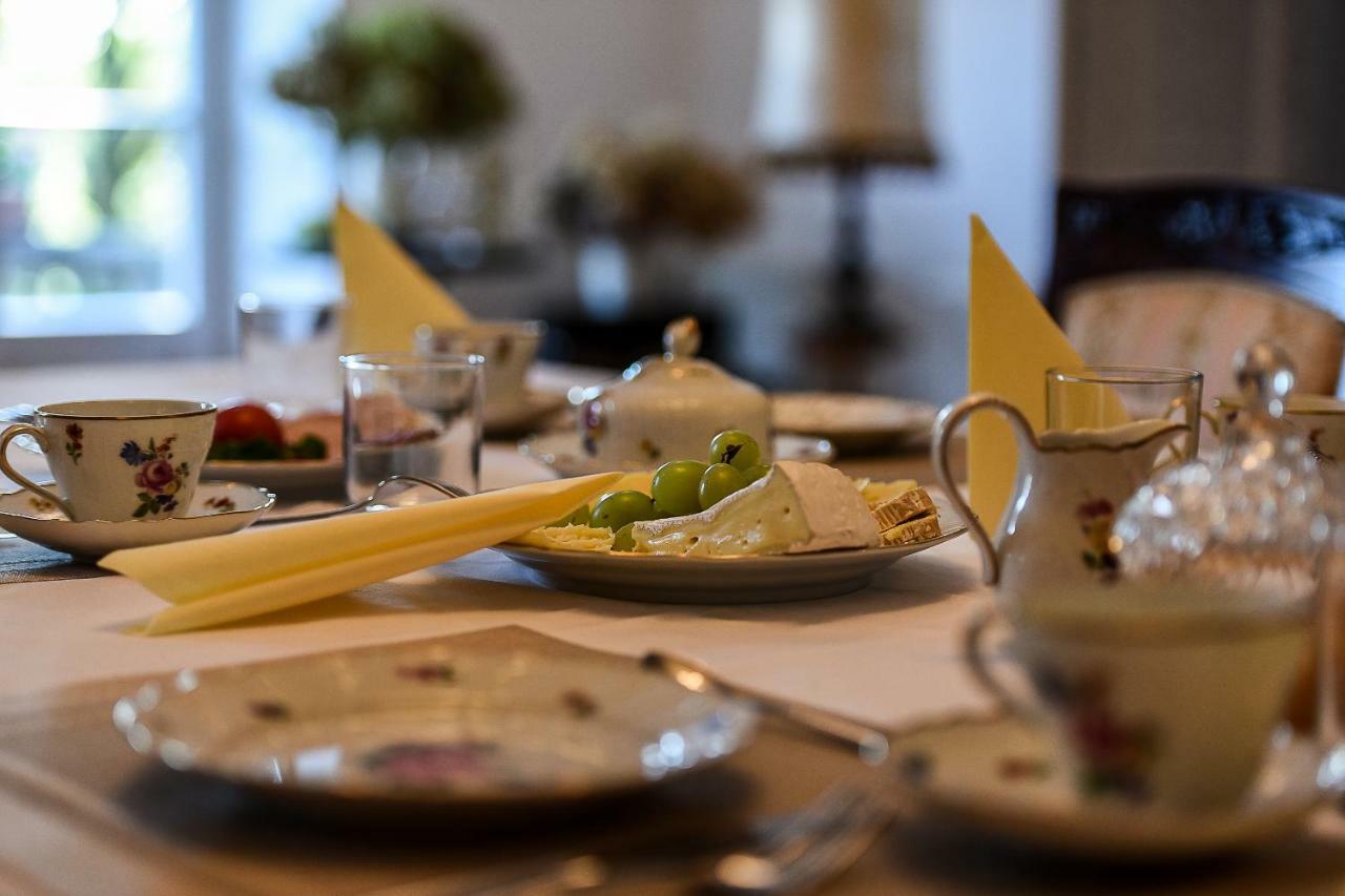 Maras Manor Hotel Turlava Bagian luar foto